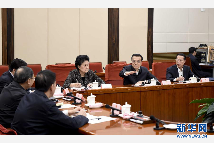 10月31日,中共中央政治局常委,国务院总理、党组书记李克强在北京主持召开国务院党组会议,学习贯彻党的十八届五中全会精神,研究部署做好当前和今后一个时期经济社会发展工作。新华社记者 张铎 摄 10月31日,中共中央政治局常委,国务院总理、党组书记李克强在北京主持召开国务院党组会议,学习贯彻党的十八届五中全会精神,研究部署做好当前和今后一个时期经济社会发展工作。新华社记者 张铎 摄