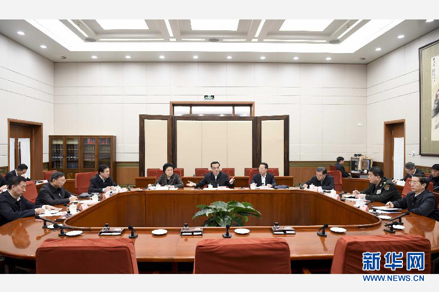 10月31日,中共中央政治局常委,国务院总理、党组书记李克强在北京主持召开国务院党组会议,学习贯彻党的十八届五中全会精神,研究部署做好当前和今后一个时期经济社会发展工作。新华社记者 张铎 摄 10月31日,中共中央政治局常委,国务院总理、党组书记李克强在北京主持召开国务院党组会议,学习贯彻党的十八届五中全会精神,研究部署做好当前和今后一个时期经济社会发展工作。新华社记者 张铎 摄